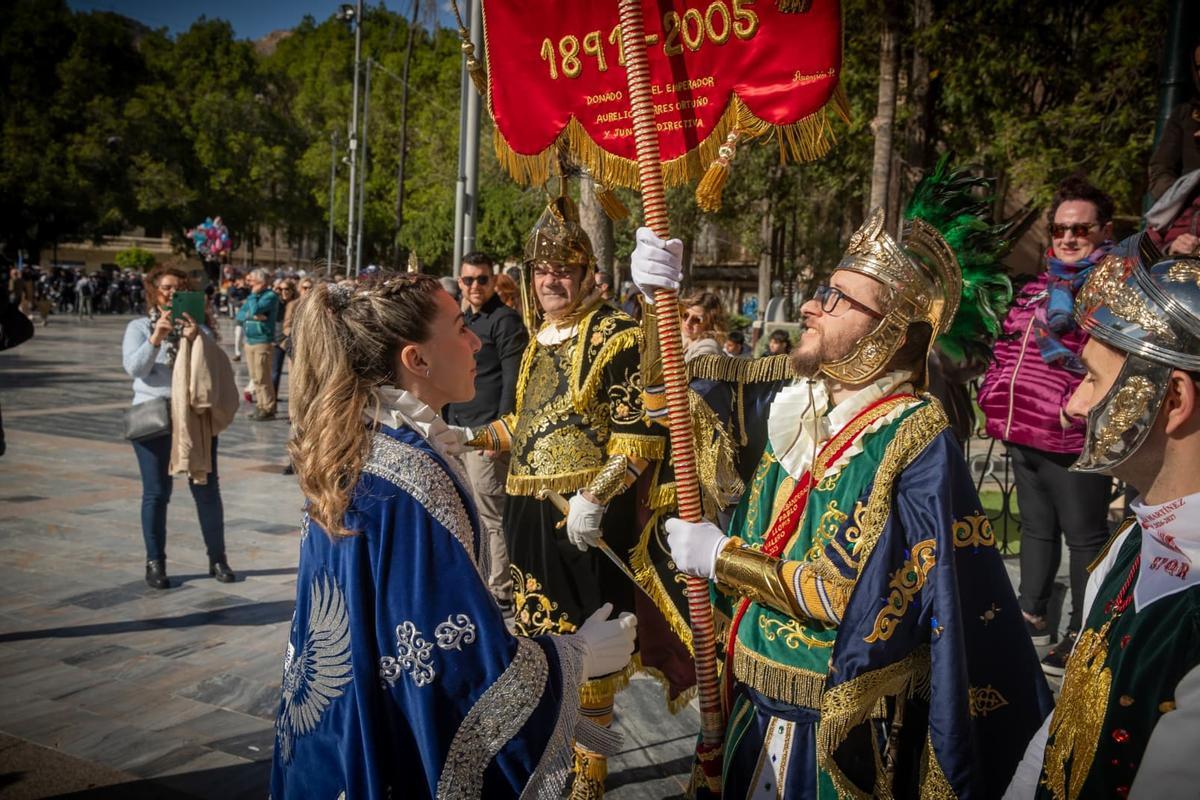 Lucía hace historia en el acto central de "Los Armaos" en la Glorieta de Orihuela