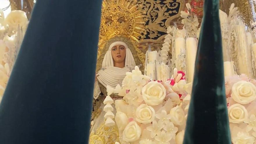 Vídeo | La Esperanza de Triana realiza su entrada en la Capilla de los Marineros