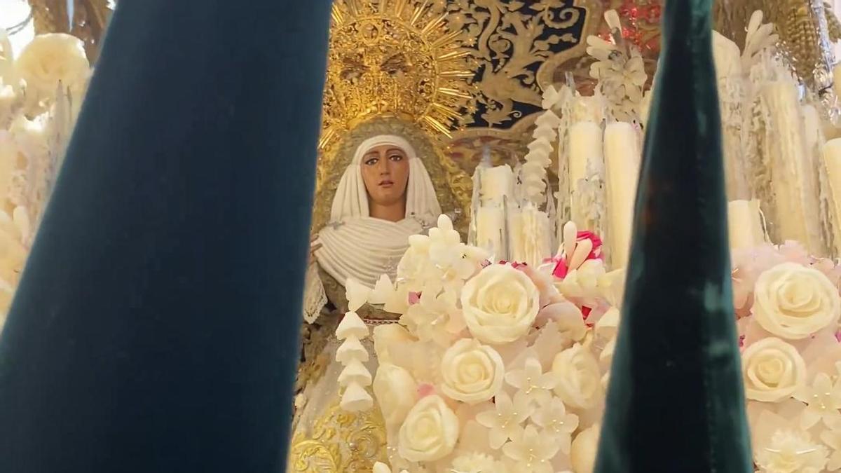 Vídeo | La Esperanza de Triana realiza su entrada en la Capilla de los Marineros