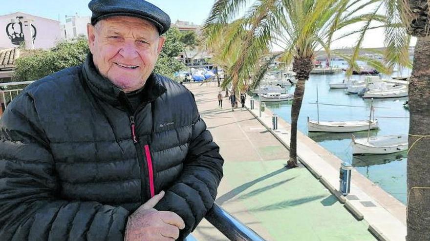 Einst mischte er im Tourismus mit, jetzt beobachtet er: Pedro Vaquer am Hafen seines Heimatortes Cala Ratjada.