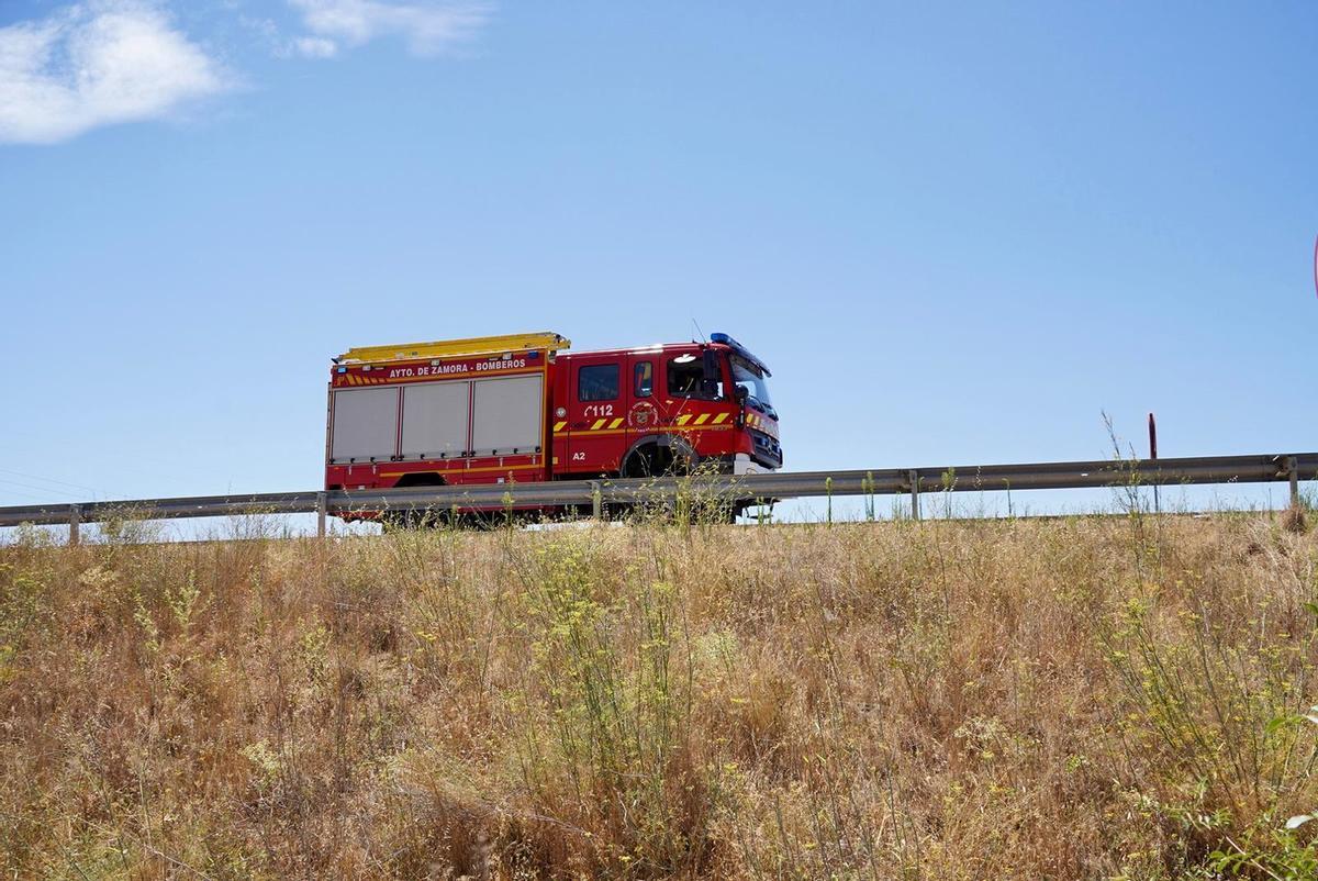 GALERÍA | Las imágenes del incendio en la planta de residuos Zaresa de Roales