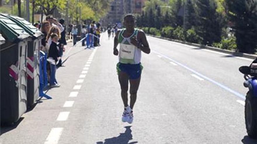 Tadesse no logra batir el con el récord mundial de Wanjiru en Cáceres