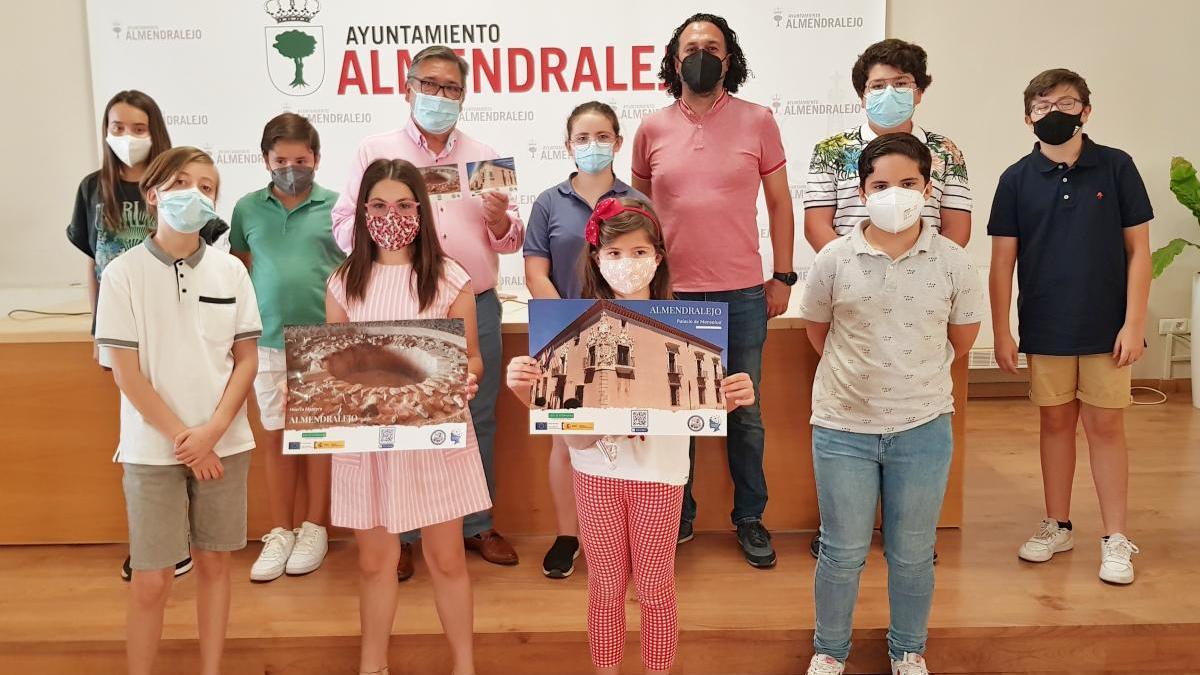 El alcalde recibe a alumnos del colegio Antonio Machado