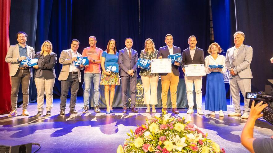 Telde recoge sus cuatro banderas azules