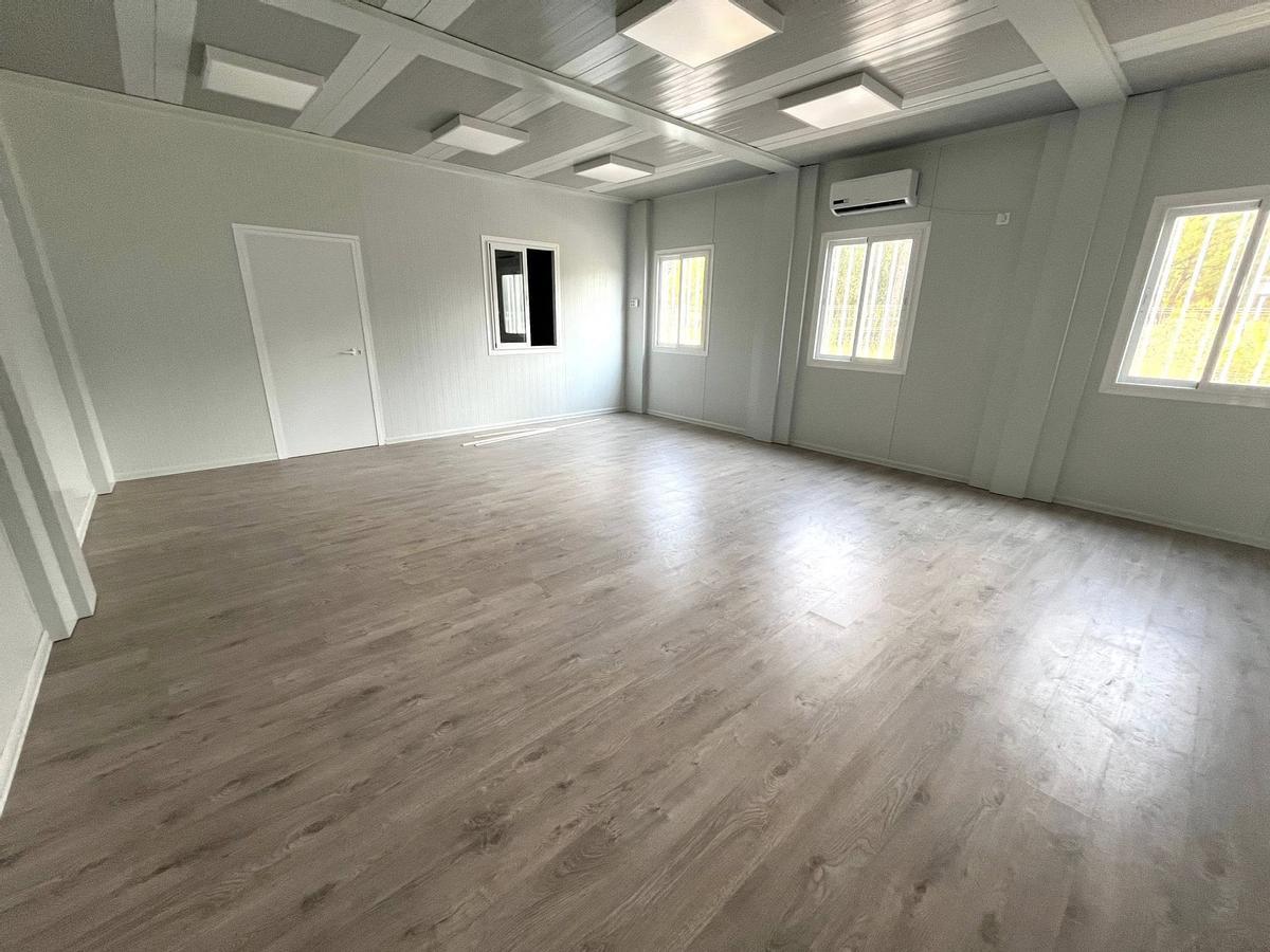 Imagen de un aula prefabricada ya instalada en Massanassa.