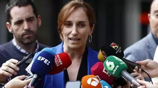 Mónica García aboga por cambiar las guardias de 24 horas de los sanitarios por un máximo de 17