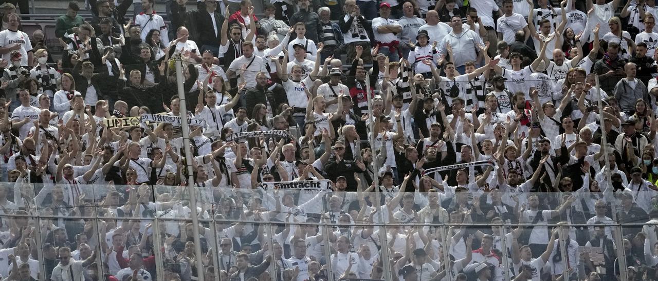 Aficionados del Eintracht, este pasado jueves en las gradas del Camp Nou