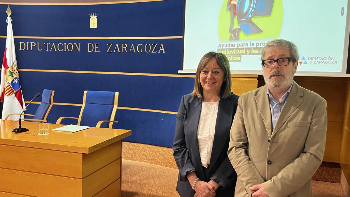 La diputada delegada de Cultura de la DPZ, Charo Lázaro, y el coordinador del área de Ciudadanía, Juanjo Borque.