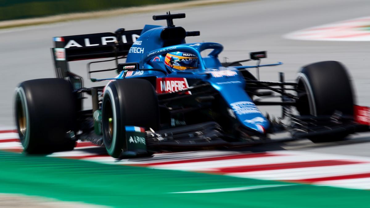 Fernando Alonso, a los mandos del Alpine durante un Gran Premio.