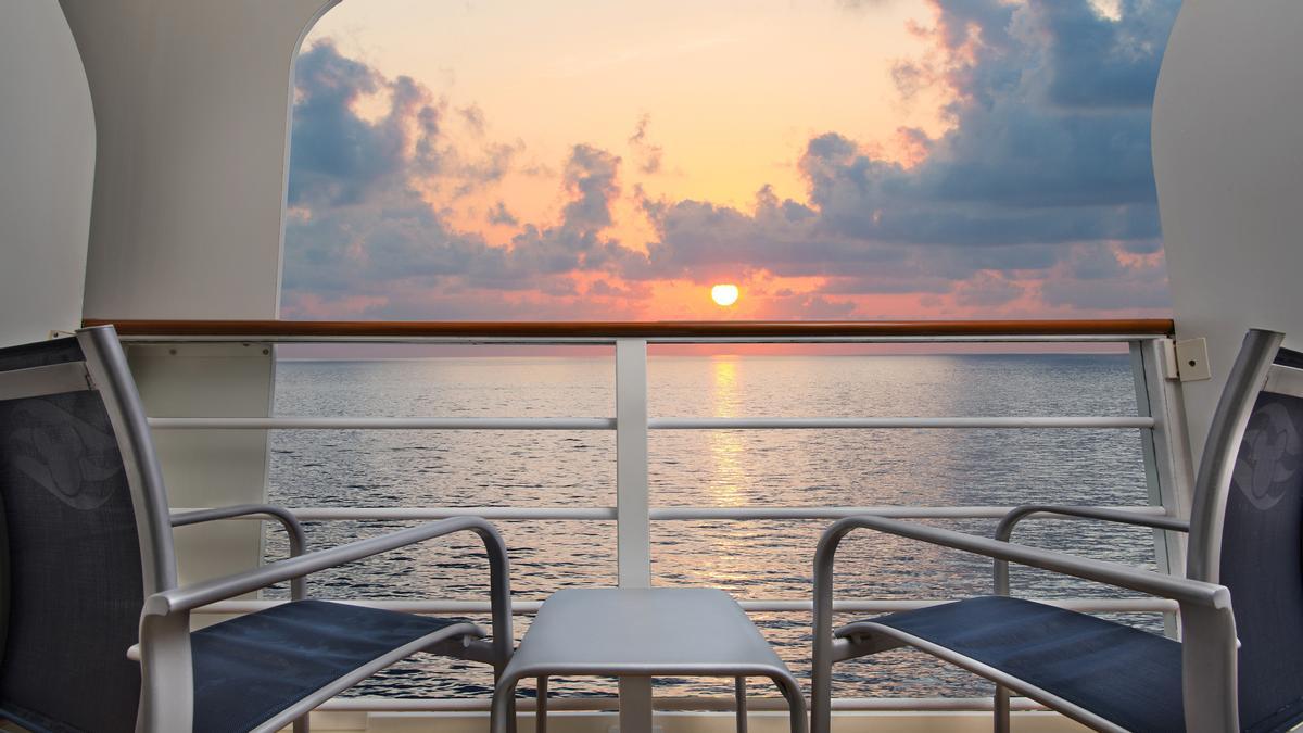 Un atardecer desde la terraza del Disney Dream