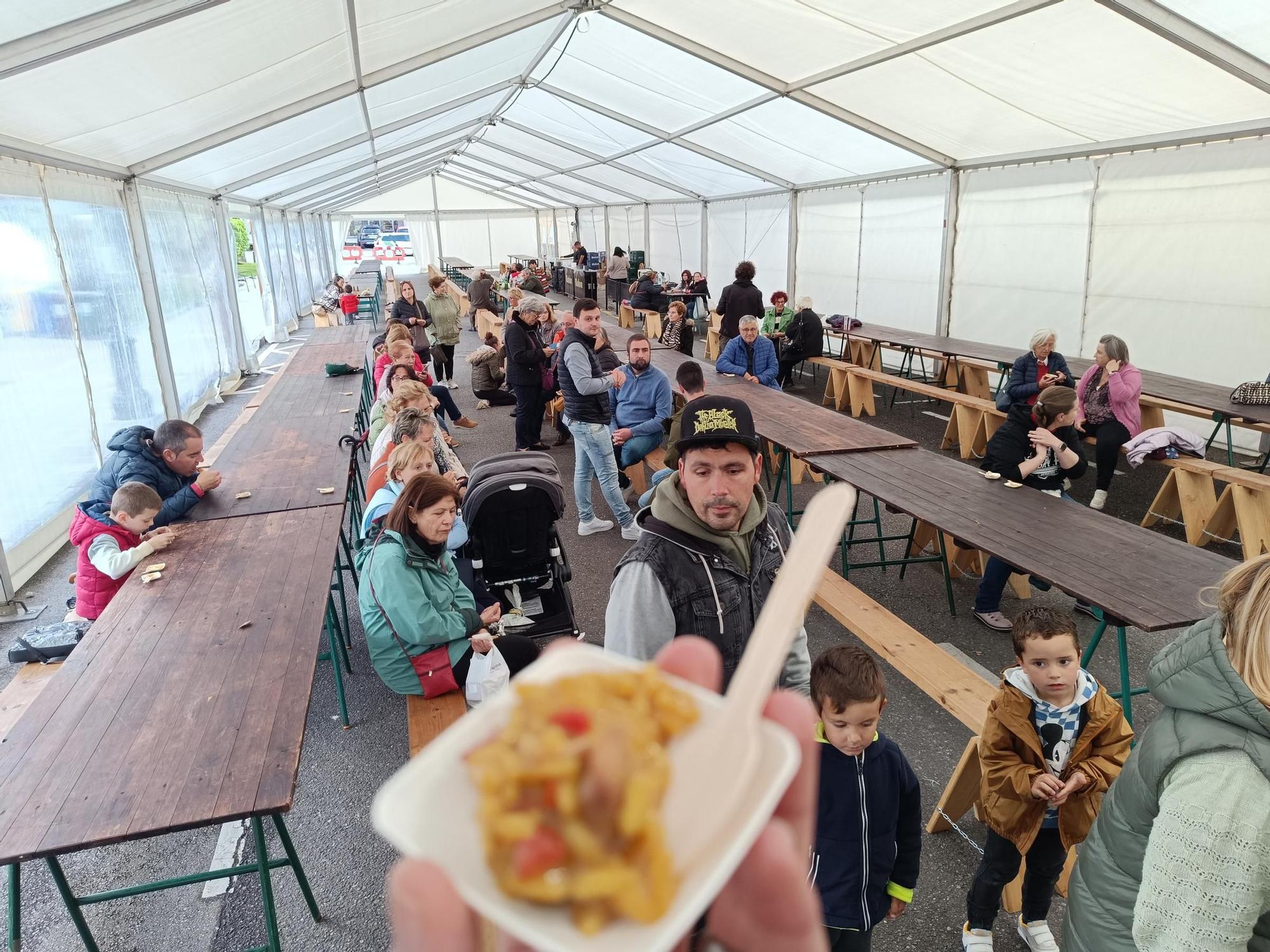 Tradición y gastronomía en la primera jornada del Mercado San Isidro de Llanera