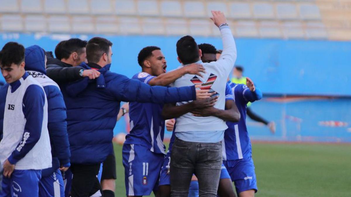 El Lorca Deportiva, celebrando un gol. | PASCUAL AGUILERA