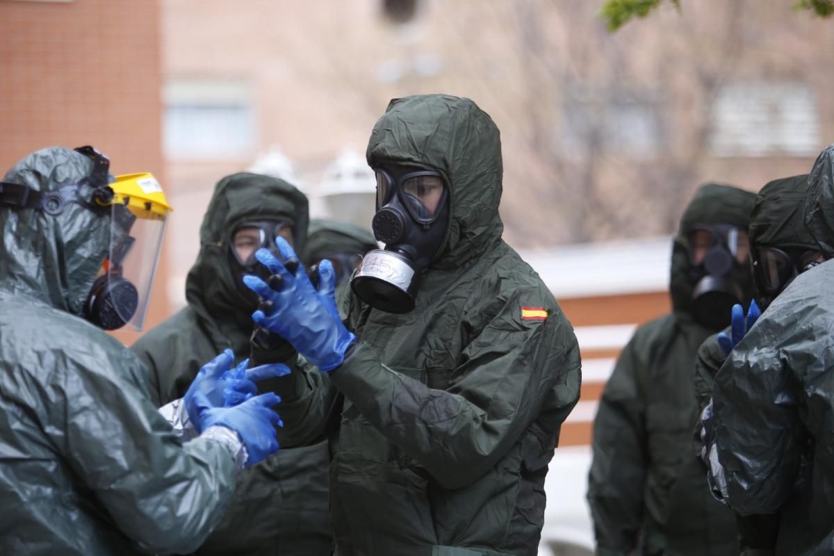 Desinfección de residencias por la Brigada Aragón I