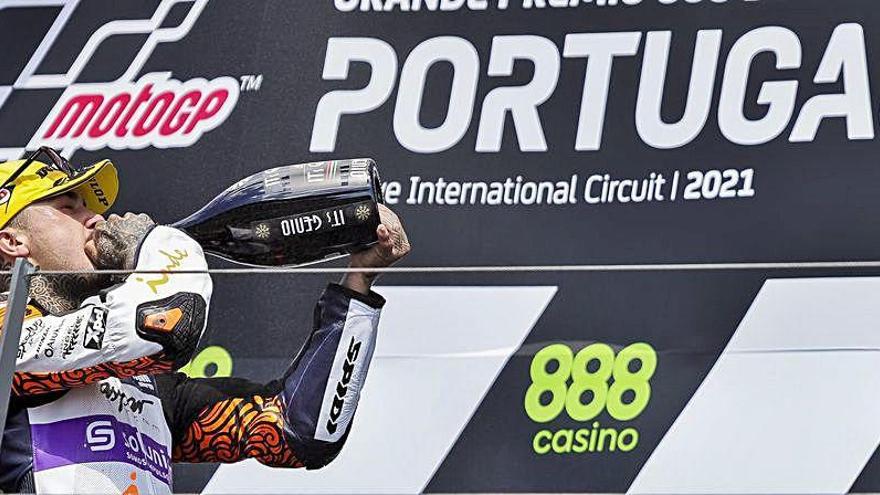 Primer podio en Moto2 de Arón Canet, superado por Raúl Fernández