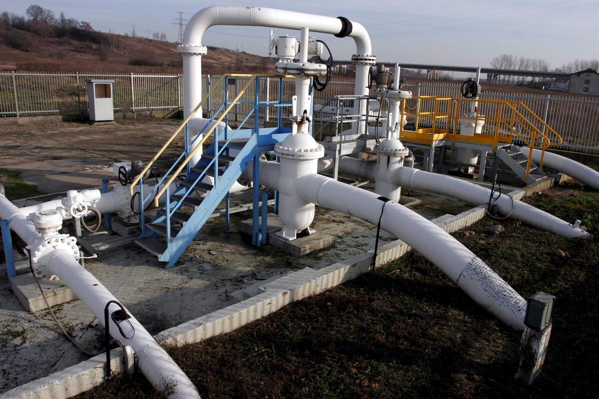 El aumento de importaciones energéticas duplica el déficit comercial en 2022.