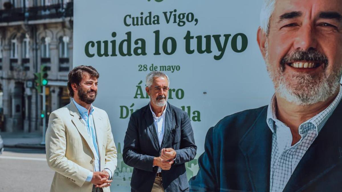 Álvaro Díaz-Mella, que ya fue candidato a la alcaldía de Vigo por Vox, junto a Juan García-Gallardo en la campaña municipal.