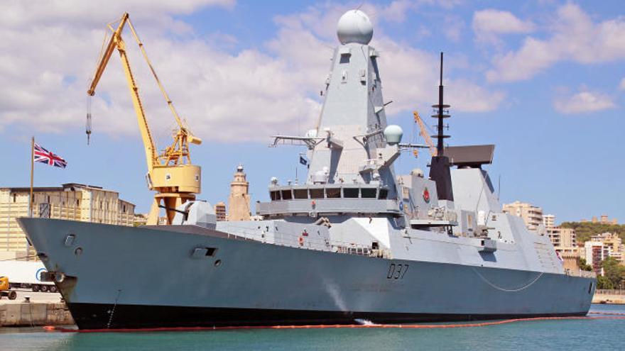 Die &quot;HMS Duncan&quot; am Montag (21.8.) im Hafen von Palma de Mallorca.