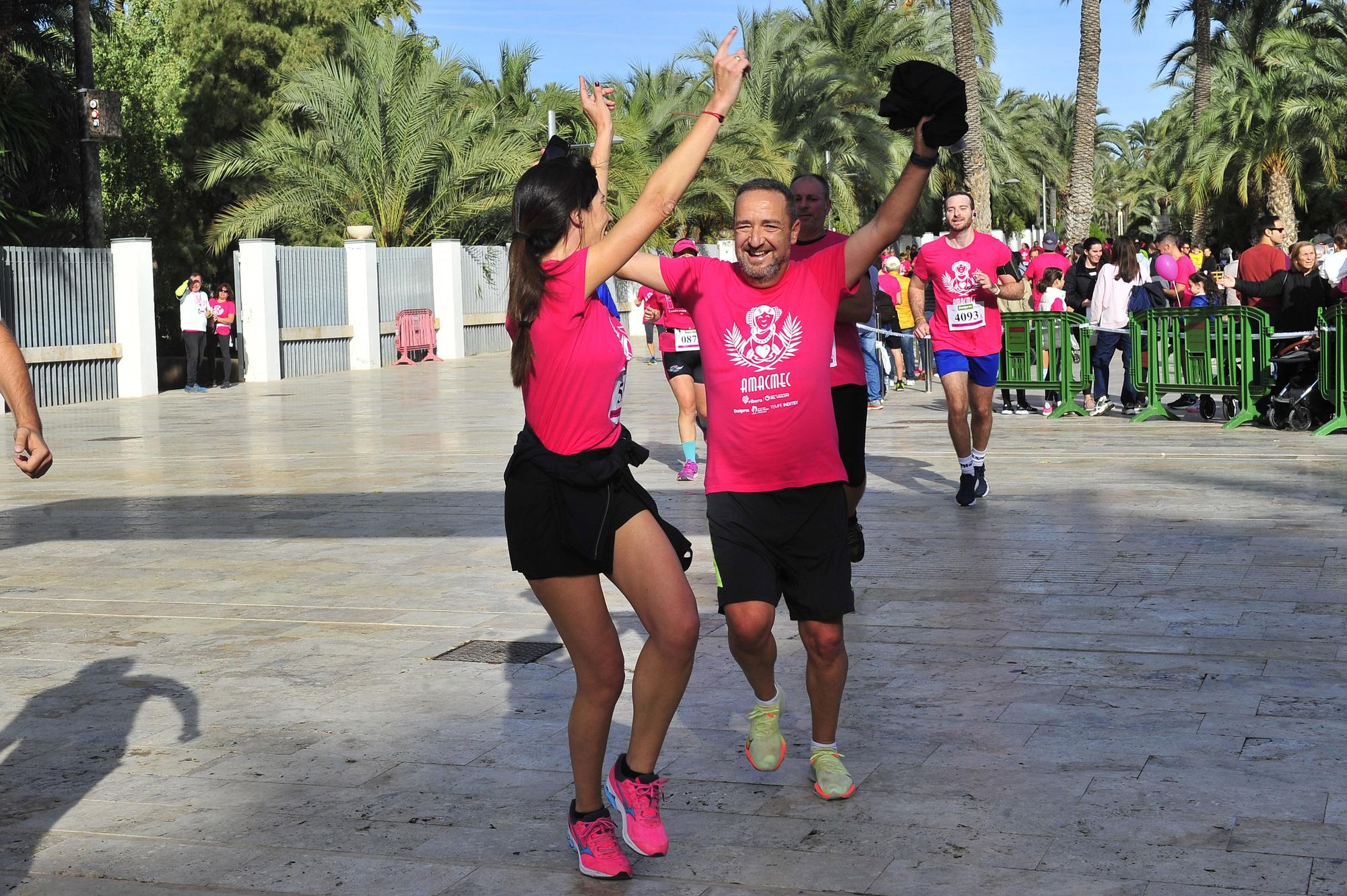 Más de 8.000 solidarios con el cáncer de mama en Elche