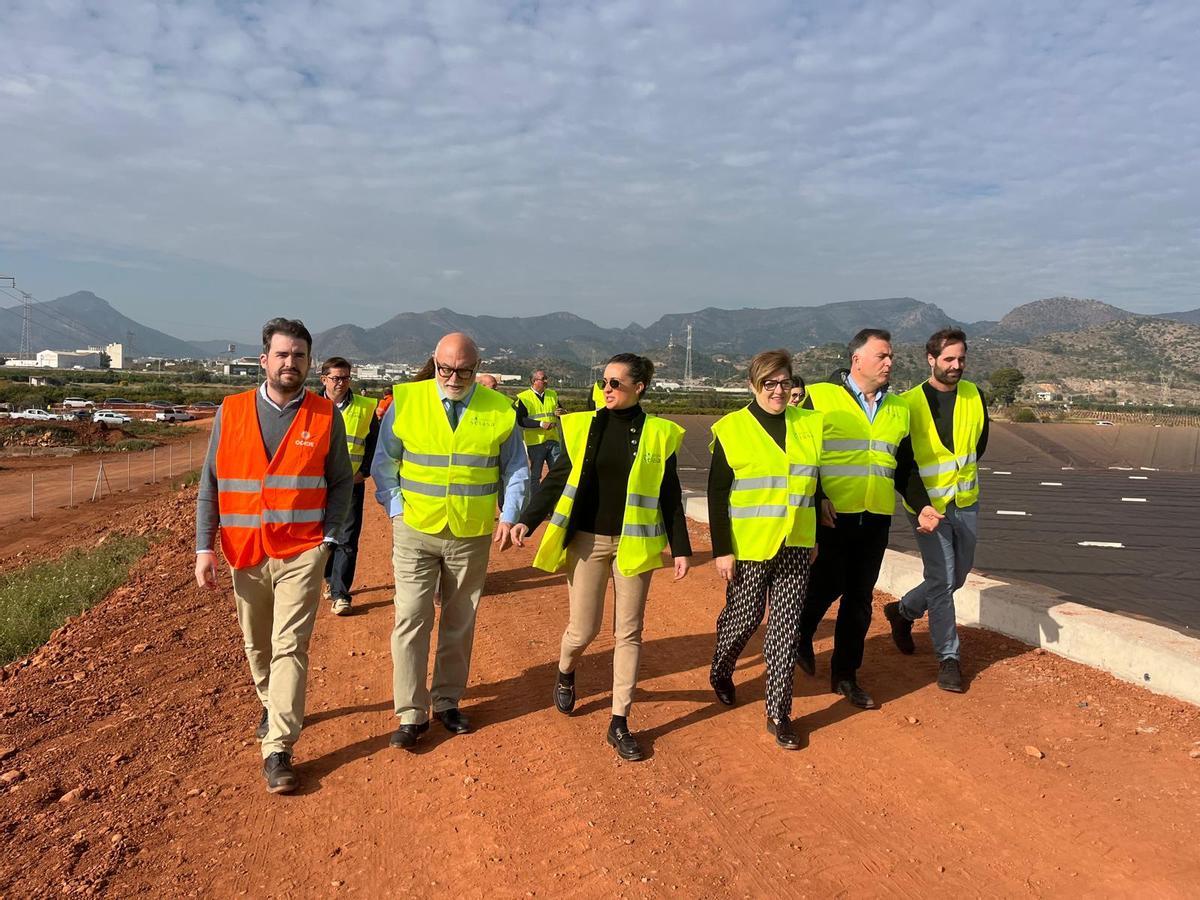 Visita in situ a las obras del presidente de SEIASA, Francisco Rodríguez Mulero; la alcaldesa de la Vall d’Uixó, Tania Baños; el presidente de la Comunidad de Regantes, Vicente Ambou; y la subdelegada del Gobierno en Castellón, Antonia García.