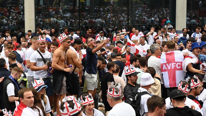 Disturbios y un macrobotellón antes del arranque de la final de la Eurocopa