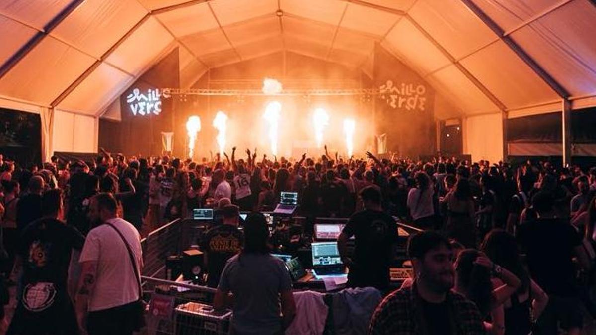 El público disfruta de uno de los conciertos del Festival Millo Verde en Cesantes.
