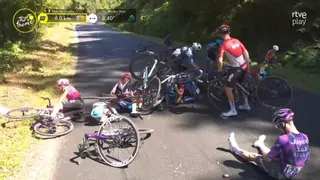 Ciclistas importantes implicados en una montonera: Enric Mas, Almeida, Buitrago...