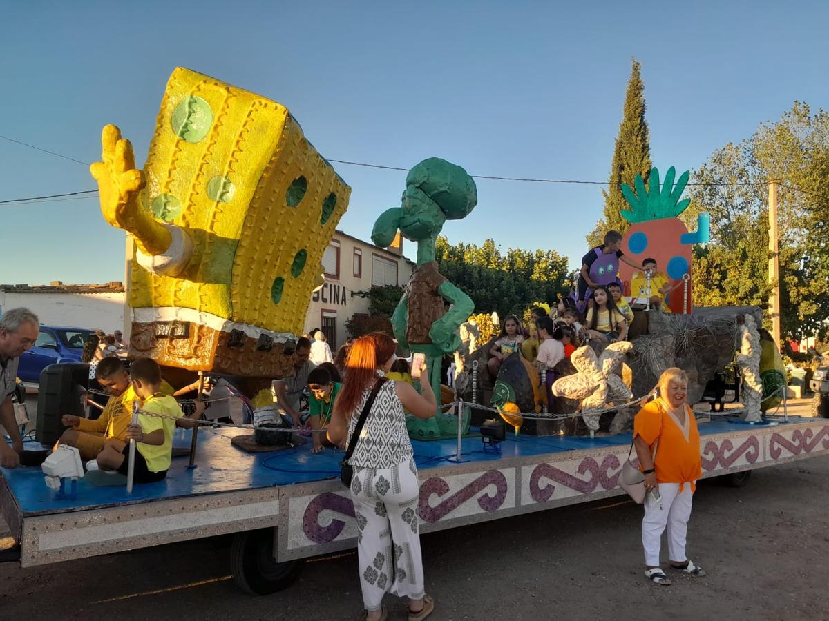GALERÍA | Morales de Toro se mete de lleno en las fiestas con un desfile de carrozas y disfaces GALERÍA | Morales de Toro se mete de lleno en las fiestas con un desfile de carrozas y disfaces