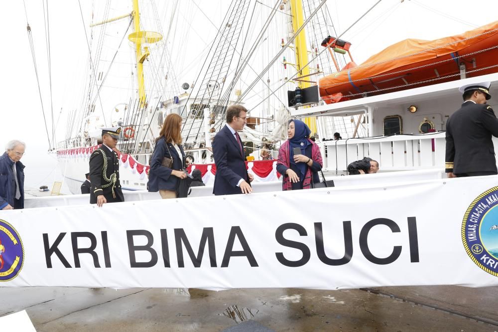 Acto de entrega del Bima Suci a la Armada de Indon