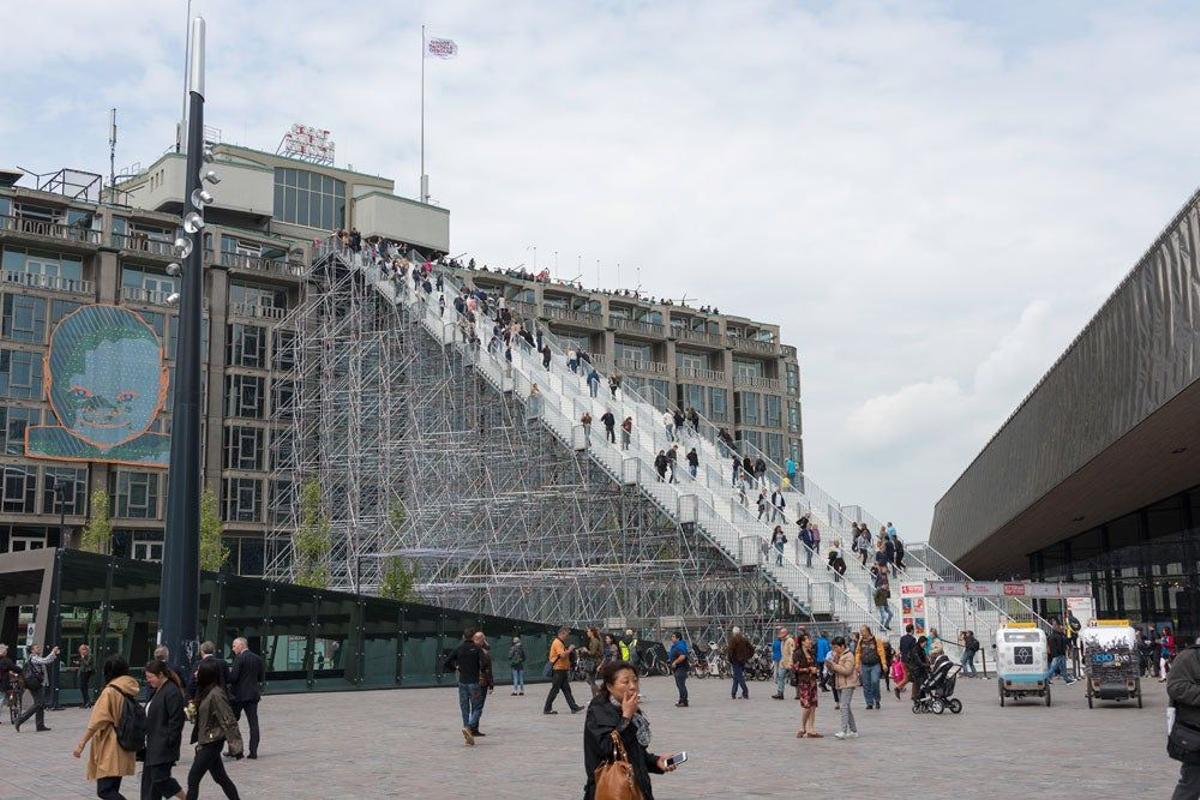 Escaleras edificio Róterdam 2016