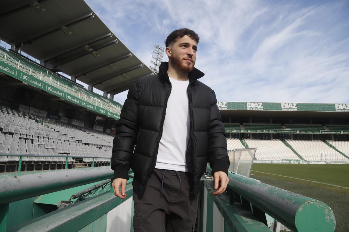 Armando Shashoua, en El Arcángel, el día de su presentación oficial como jugador del Córdoba CF.