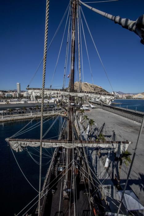 Así es la réplica de los galeones del siglo XVI atracada en Alicante