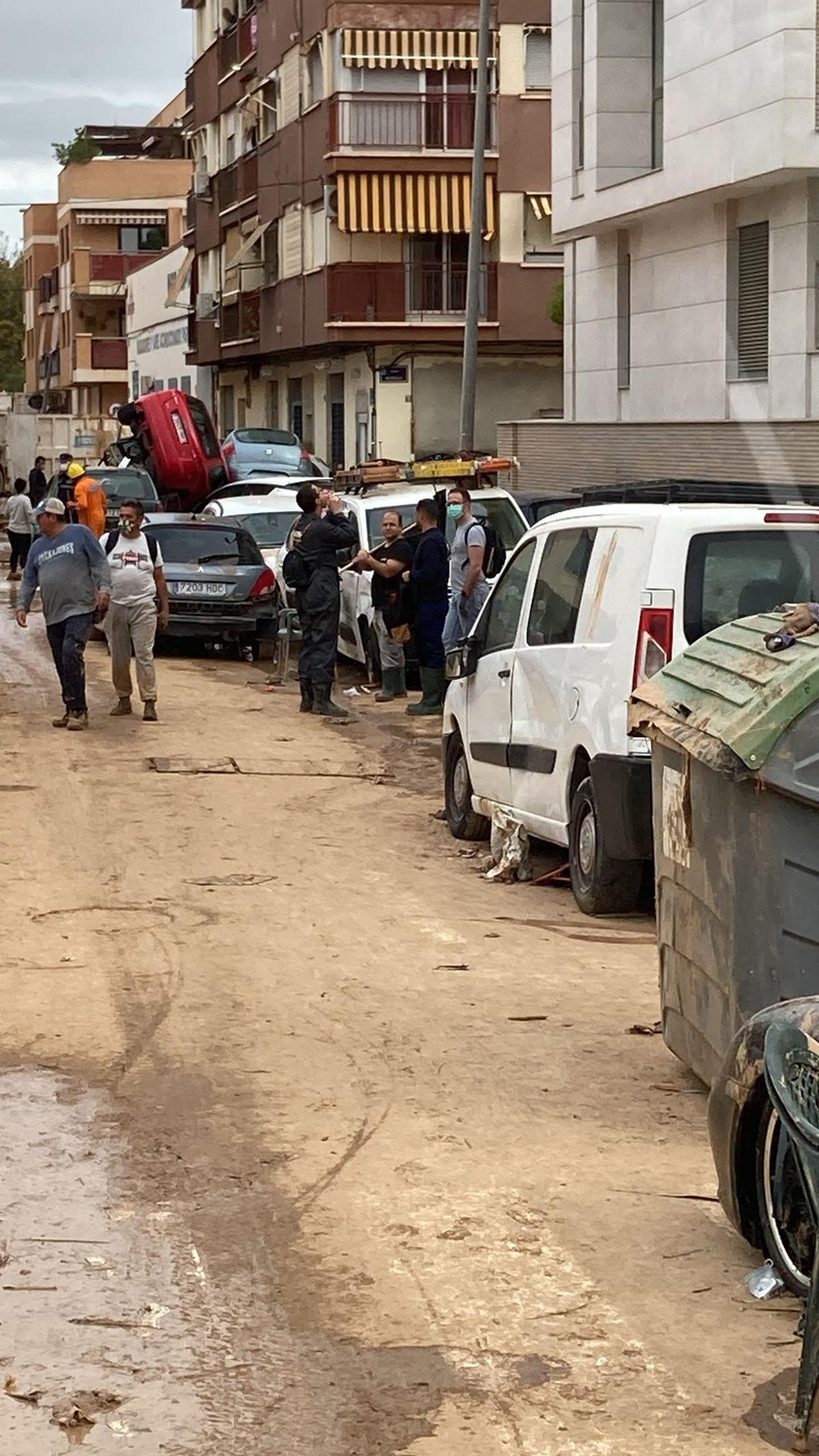 GALERÍA | El camión de Vezdemarbán llega a la zona de la DANA GALERÍA | El camión de Vezdemarbán llega a la zona de la DANA