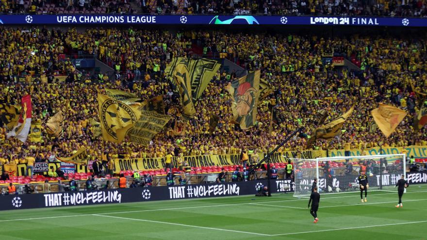 La afición del Borussia Dortmund, durante la final de Champions frente al Real Madrid.