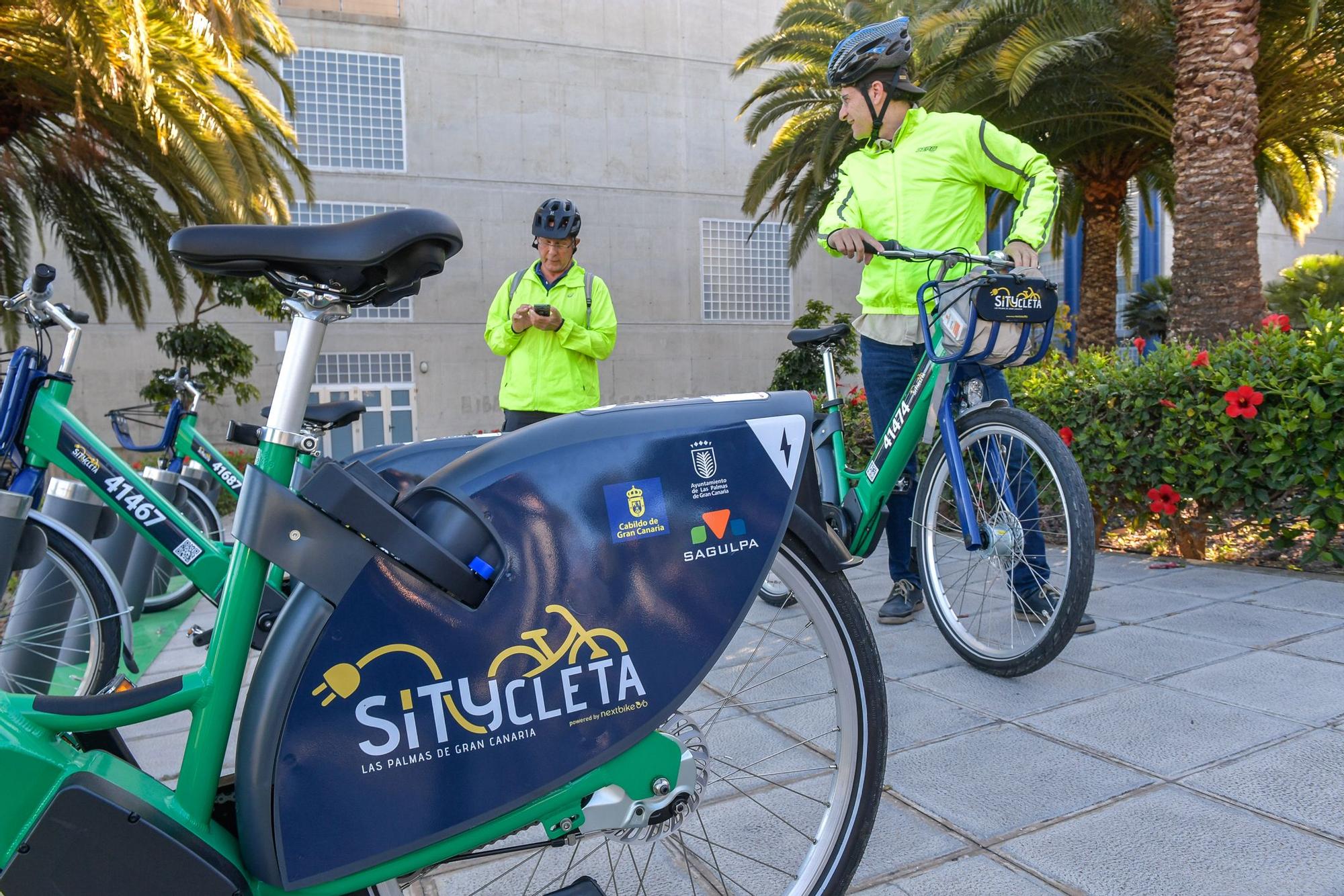 Amigos que recorren todas las rutas de Sitycleta