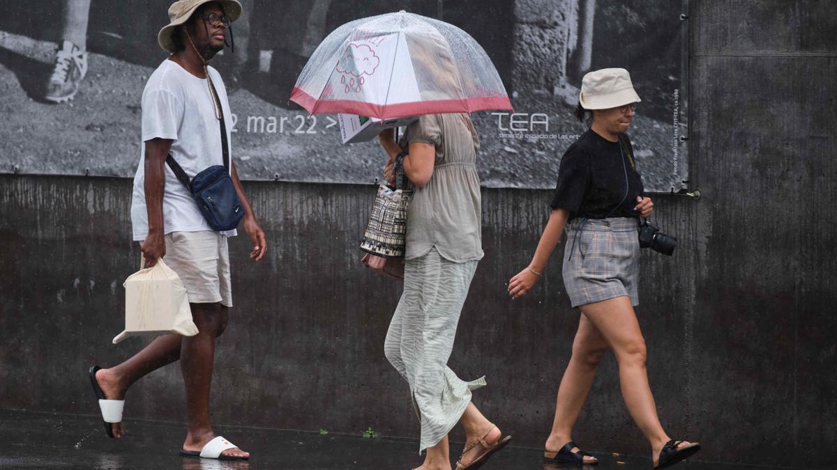 Jornada con lluvias en Santa Cruz de Tenerife.