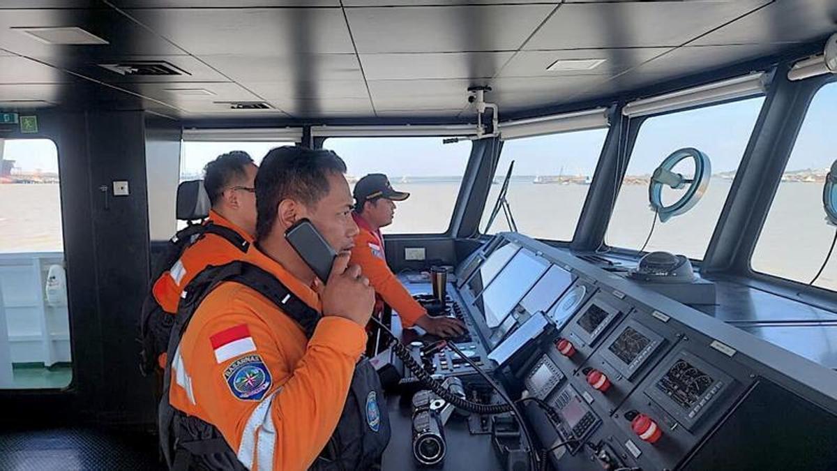 NAUFRAGIO INDONESIA | El naufragio de un barco en Indonesia deja al menos seis muertos y 130 desaparecidos