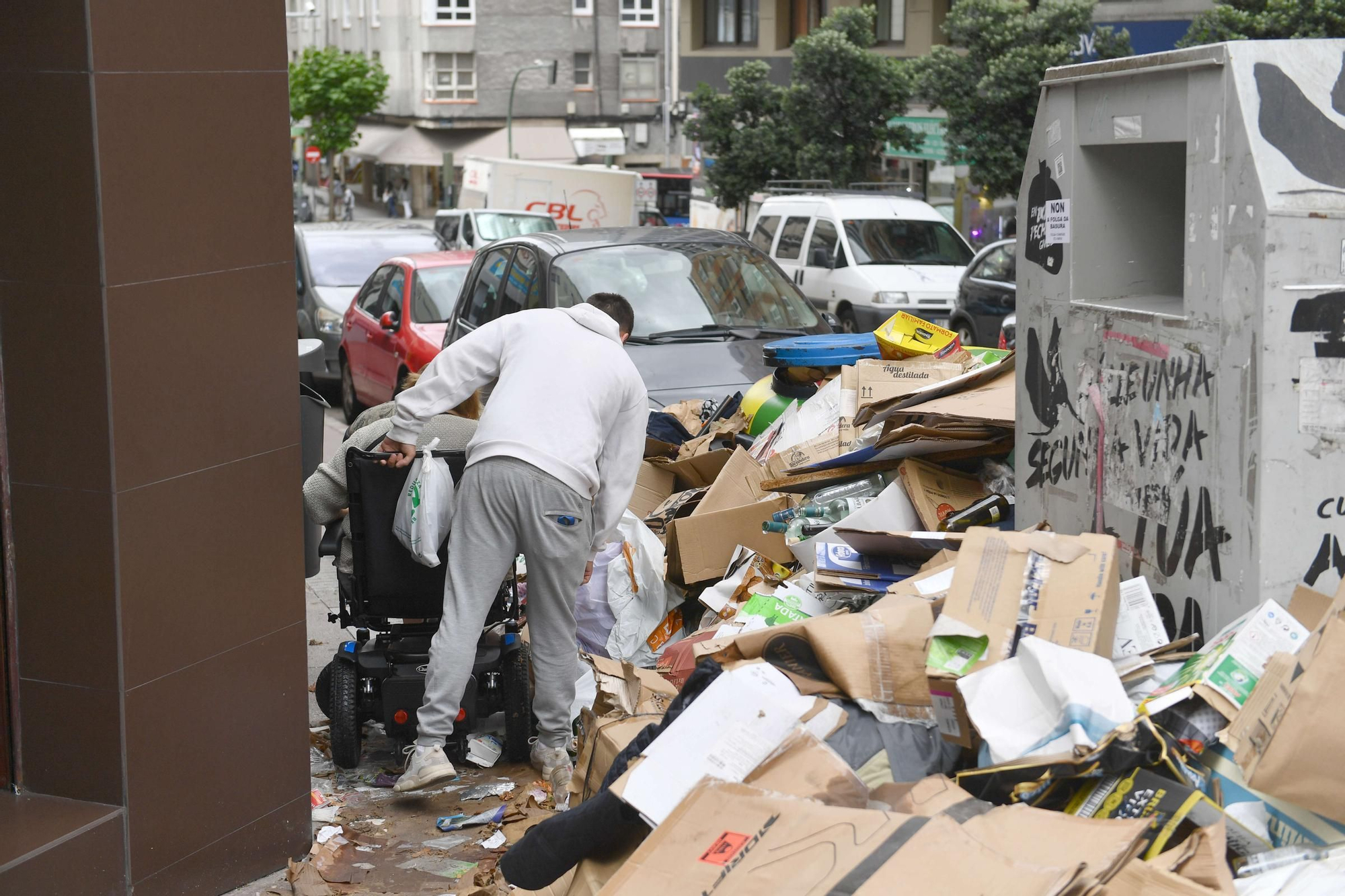 Los trabajadores de la recogida de basura en A Coruña anuncian una huelga indefinida desde el 1 de agosto