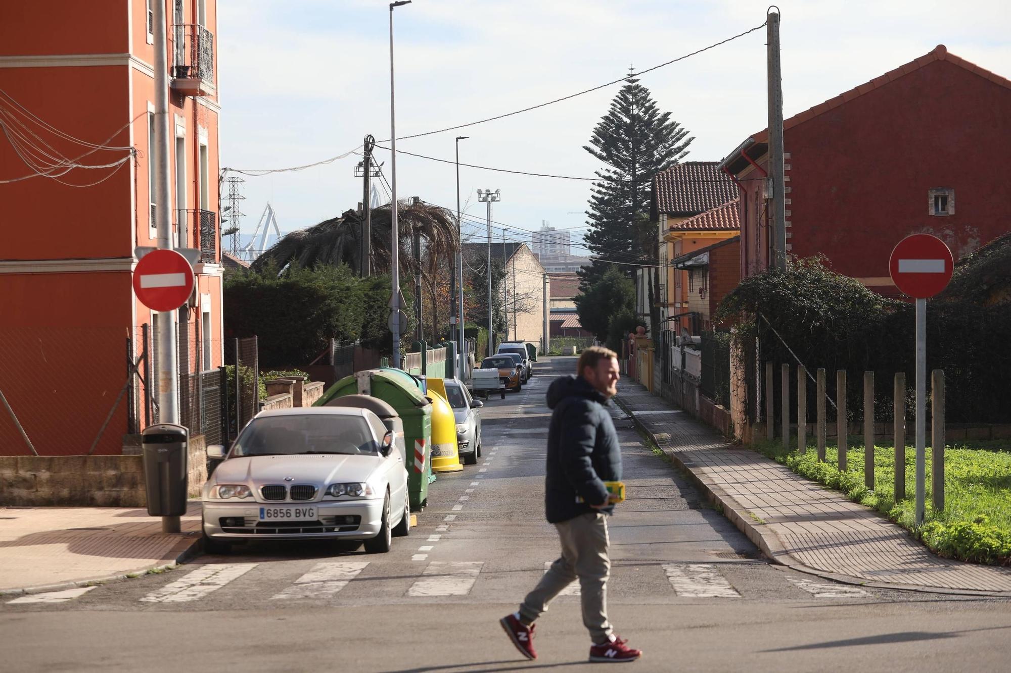 Los vecinos de Jove, en vela por falta de luces de Navidad (en imágenes)