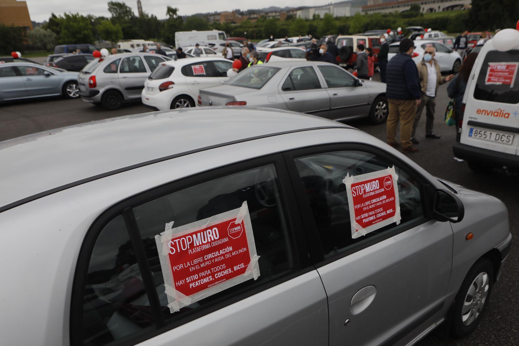 Concentración de vehículos en Gijón contra las restricciones a la movilidad