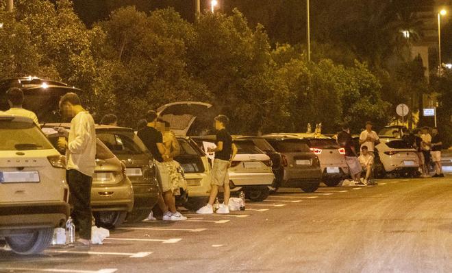 Botellón en la zona de la Albufereta en Alicante
