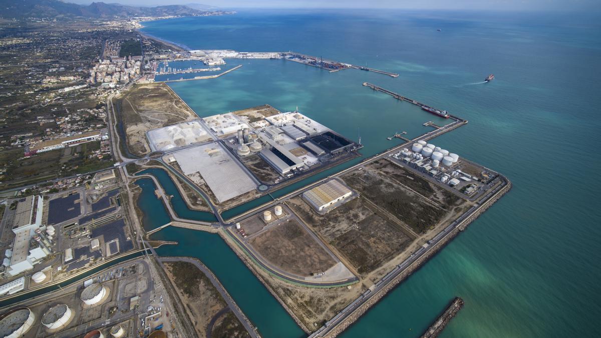 Imagen aérea de la dársena sur del puerto de Castellón.