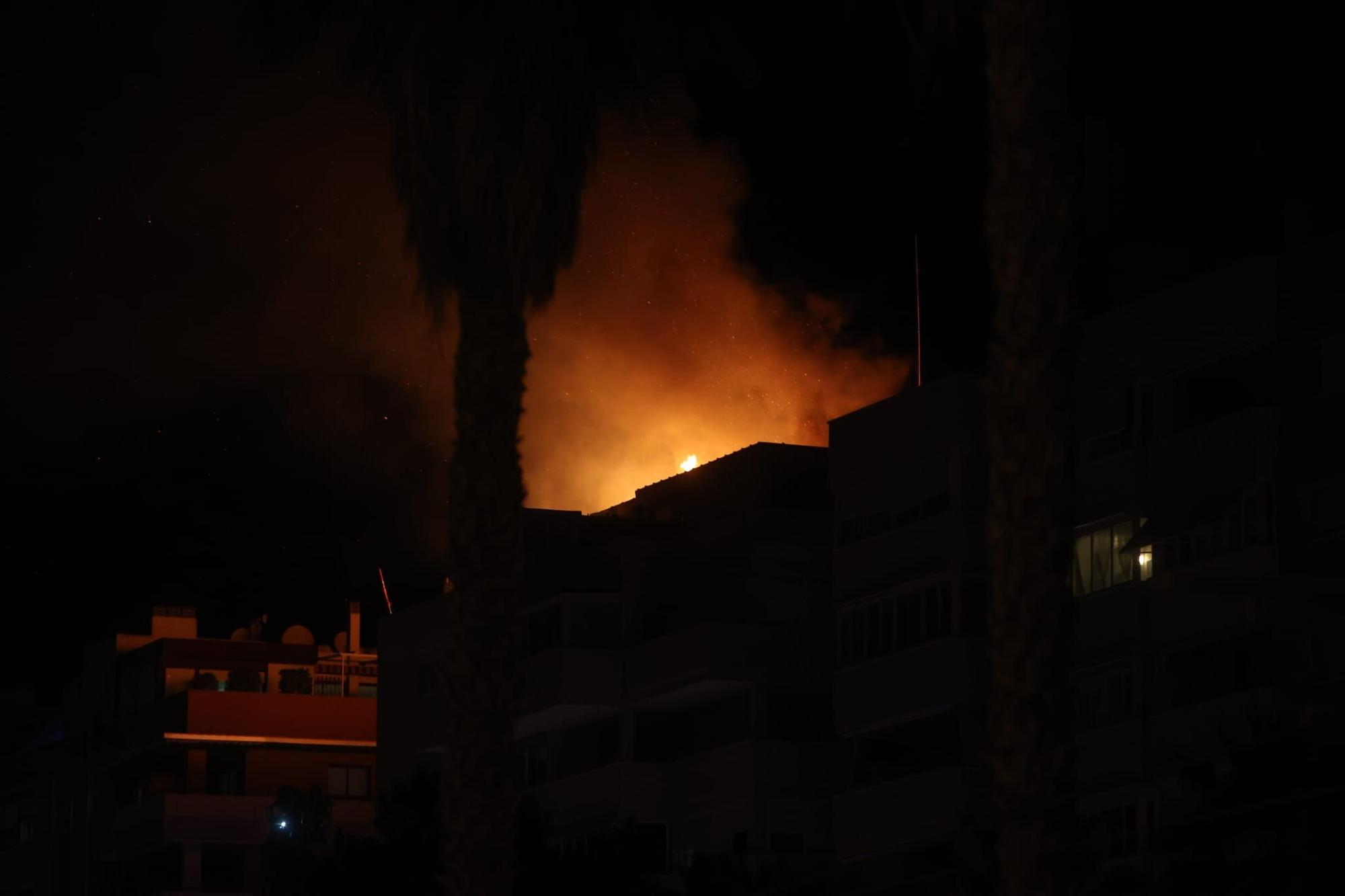 Aparatoso incendio en un piso de Playa de San Juan en Alicante