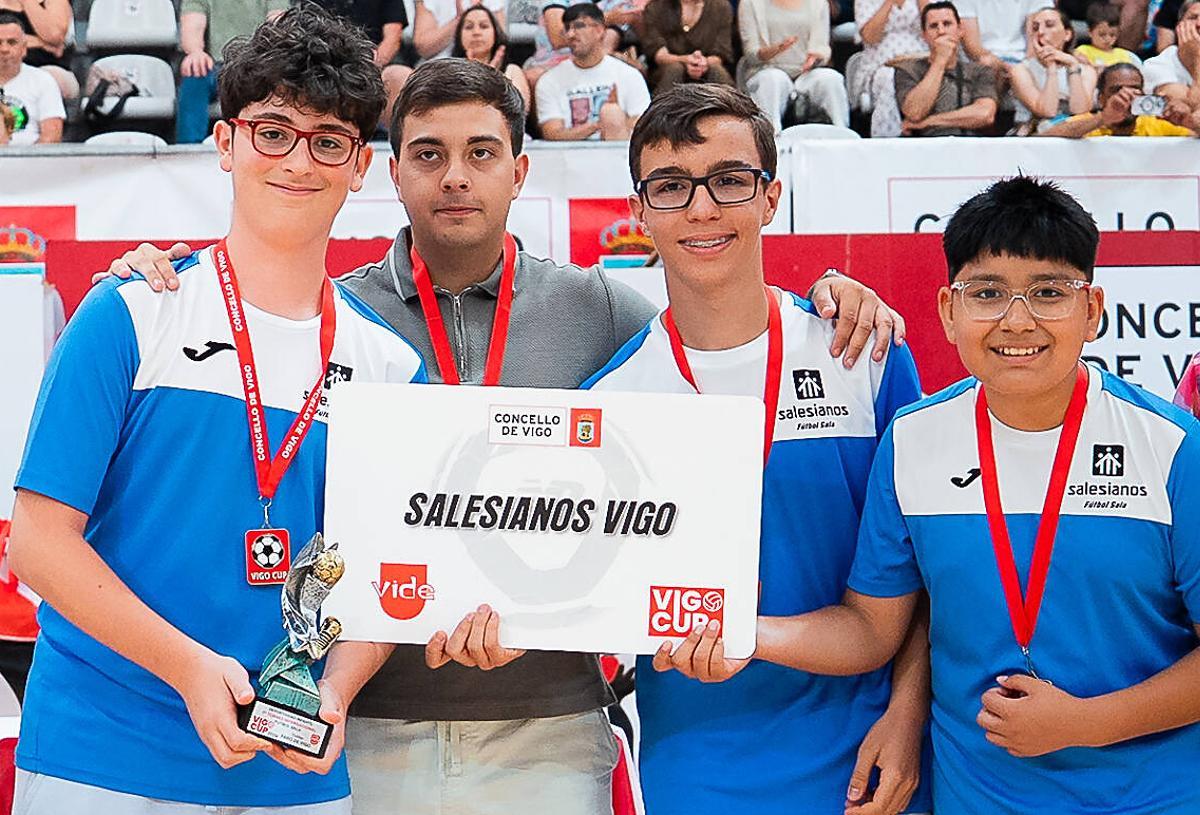 Trofeos del torneo Vigo Cup de fútbol sala