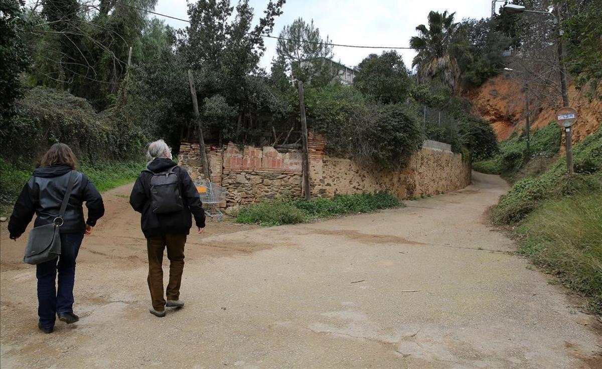 Mariano y Àngels en la Riera de Can Marcel·lí, esta semana.