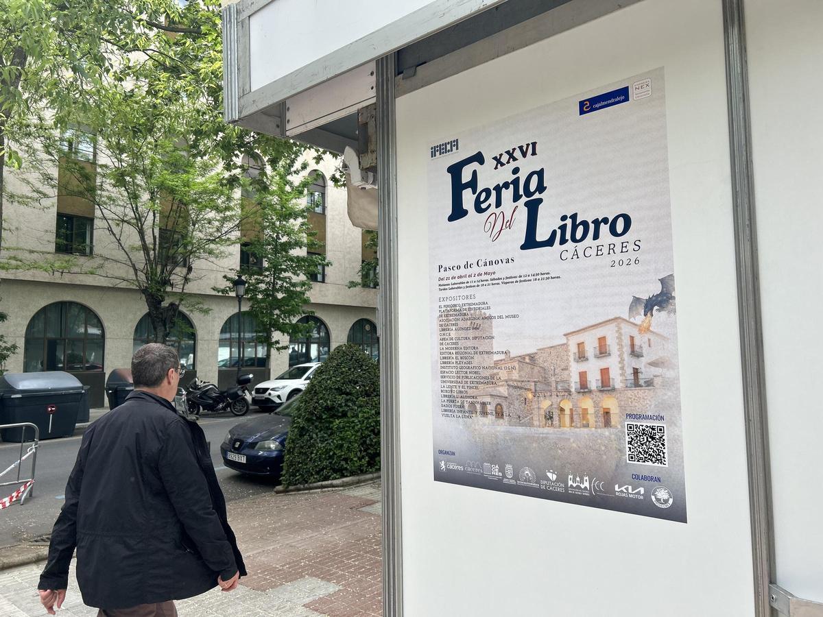 Fotogalería | Todo listo para el arranque de la Feria del Libro de Cáceres Fotogalería | Todo listo para el arranque de la Feria del Libro de Cáceres