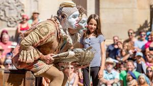 Representación de ’El gran final’ de Bucraá Circus, en Tàrrega.