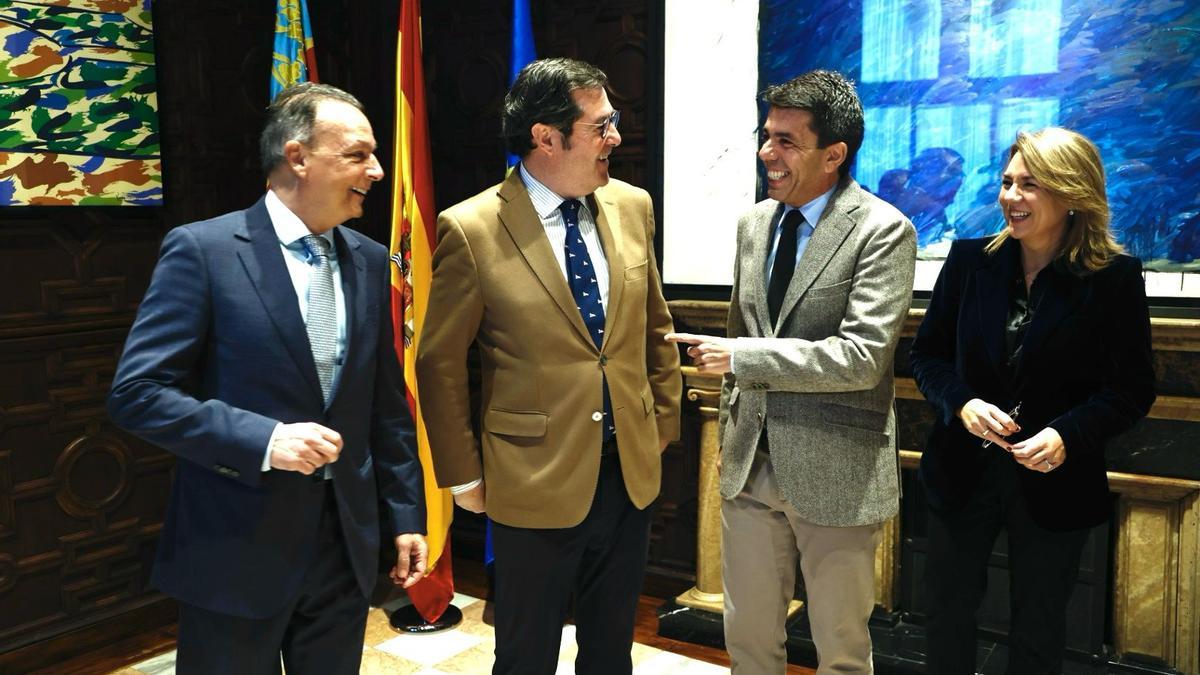 Carlos Mazón con Antonio Garamendi, Salvador Navarro y Susana Camarero, ayer.
