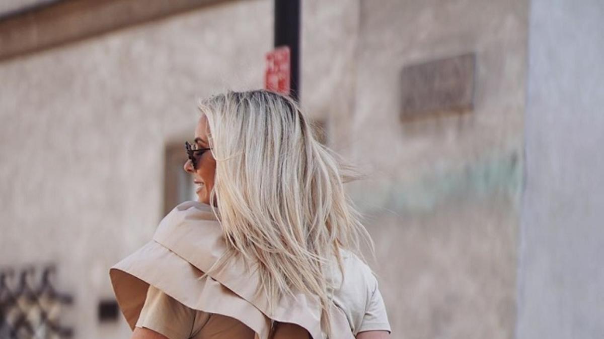 La influencer polaca Anna Nowak con el vestido de coctel de H&amp;M Conscious Exclusive