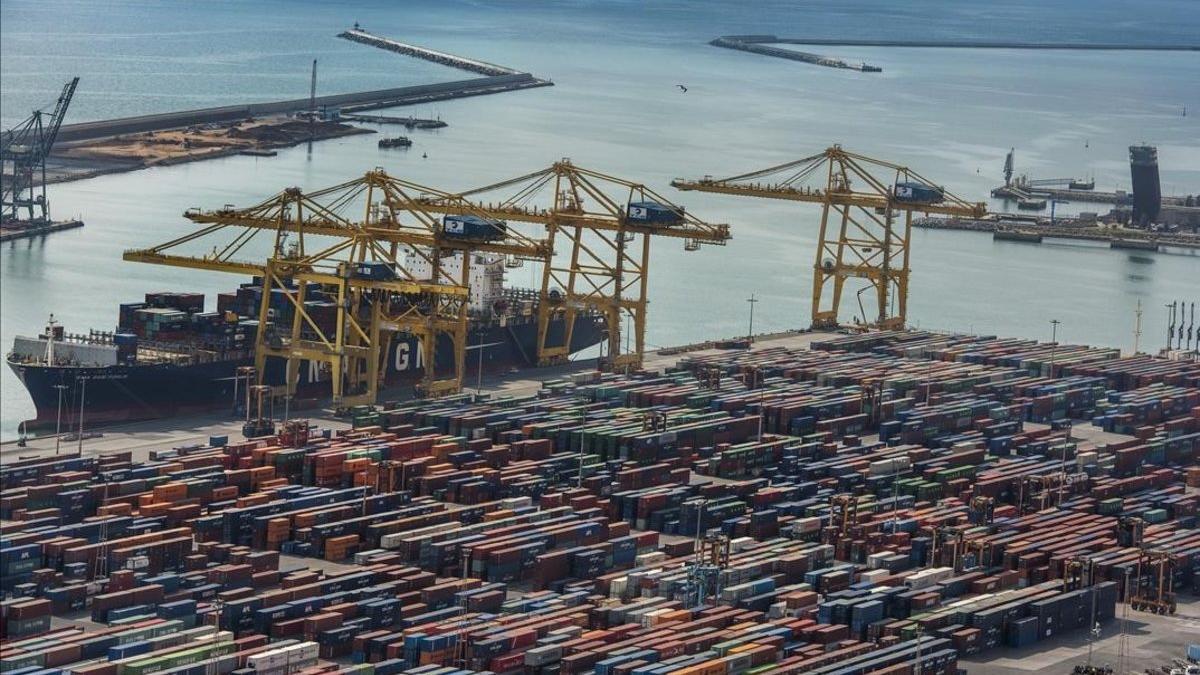 Muelle de mercancías del puerto de Barcelona