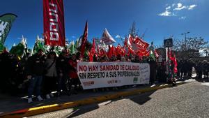 Concentración de trabajadores frente al Hospital Rey Juan Carlos (Móstoles)